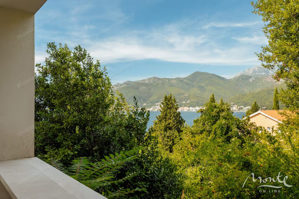Luksuzni apartman sa 2 spavaće sobe i panoramskim pogledom na zaliv i Porto Montenegro 25
