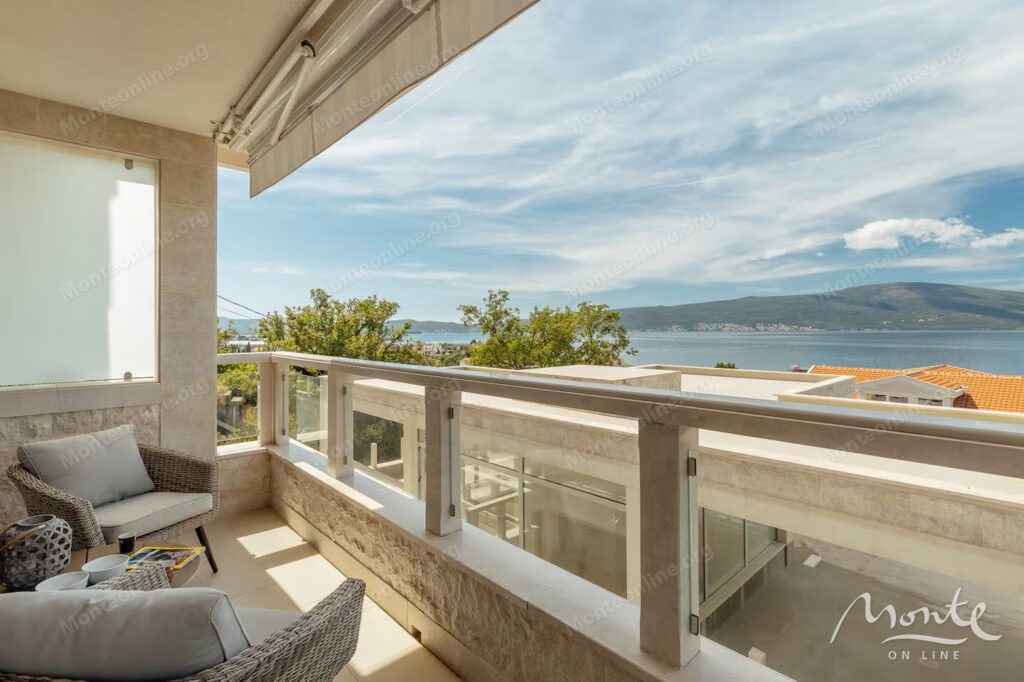Luksuzni dvosobni apartman s panoramskim pogledom na zaljev i Porto Montenegro 27