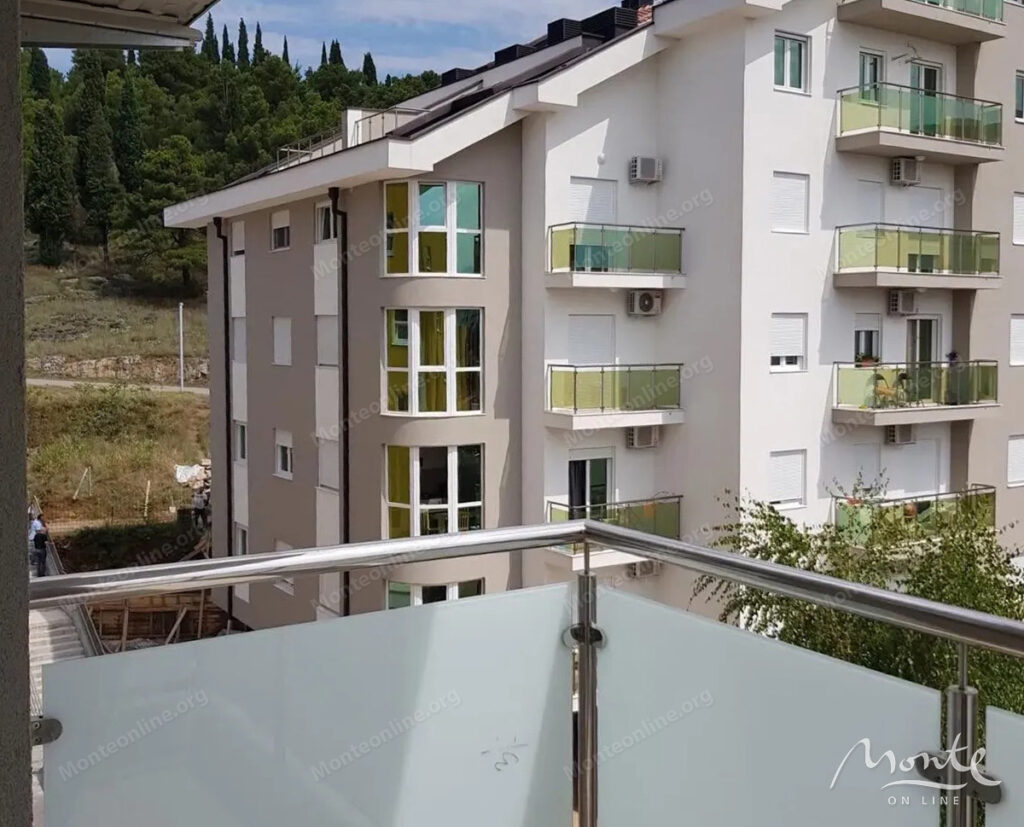 sovremennaya meblirovannaya kvartira s 2 spalnyami v podgoricze 17