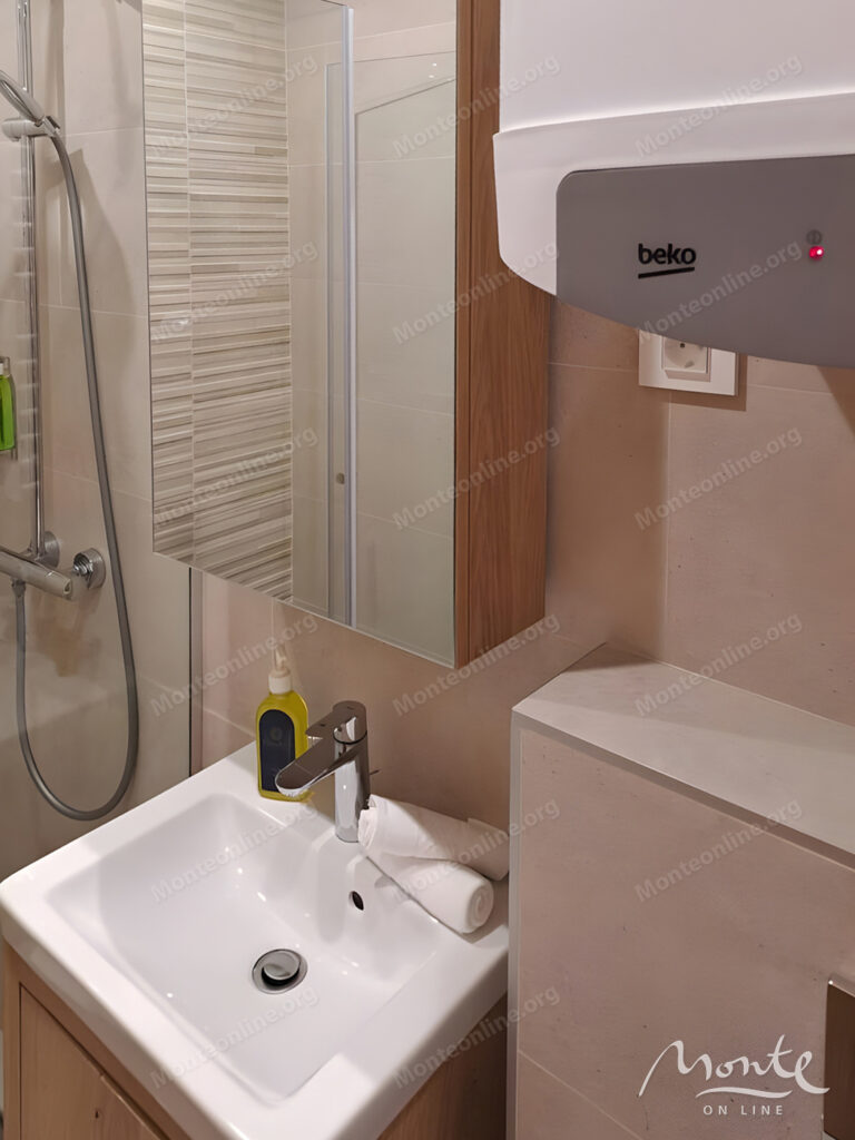 studiya v apart otele royal blue resort residence v kavache tivat 05