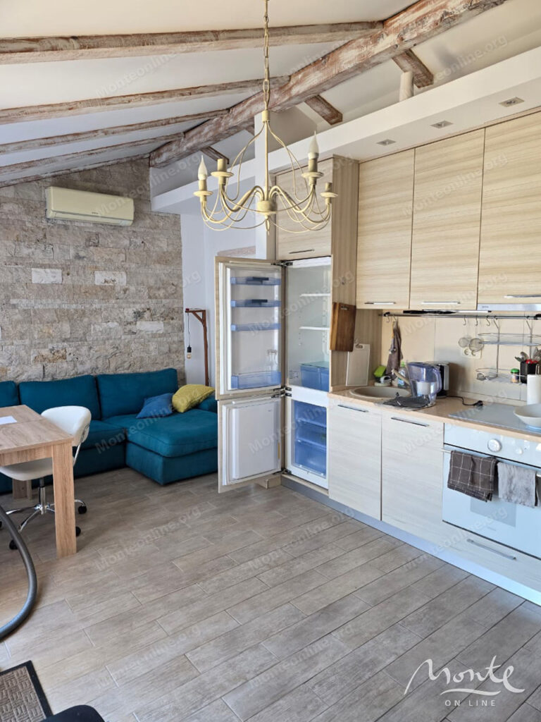 svetlaya i atmosfernaya kvartira s 2 spalnyami v otlichnoj chasti budvy 03