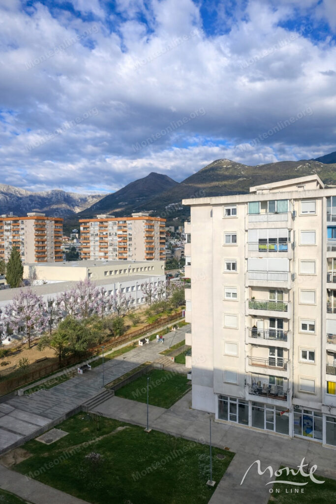 uyutnaya kvartira s 1 spalnej s vidom na gory v bare 05