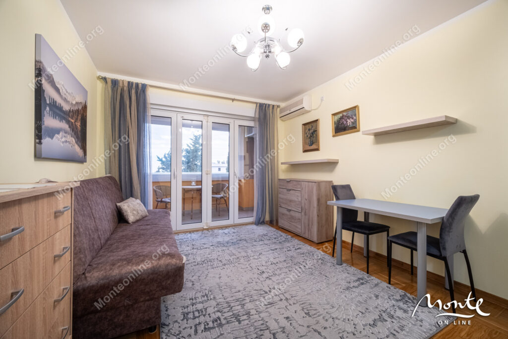 Udoban dvosoban stan s pogledom na more u Bečićima 02