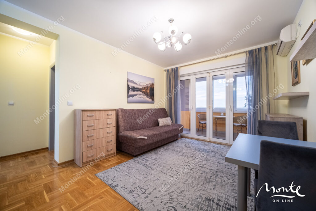 Udoban dvosoban stan s pogledom na more u Bečićima 03