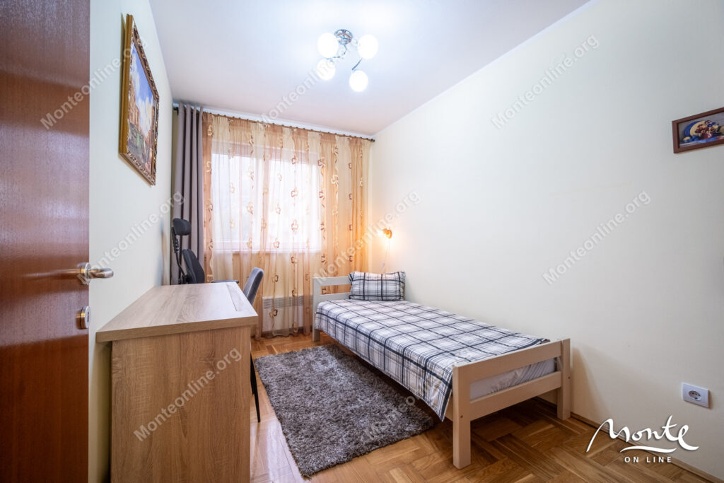 Udoban dvosoban stan s pogledom na more u Bečićima 09