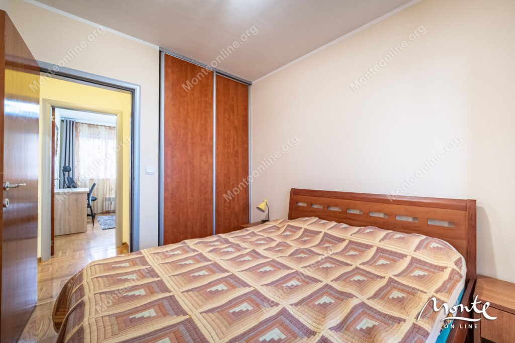 Udoban dvosoban stan s pogledom na more u Bečićima 14