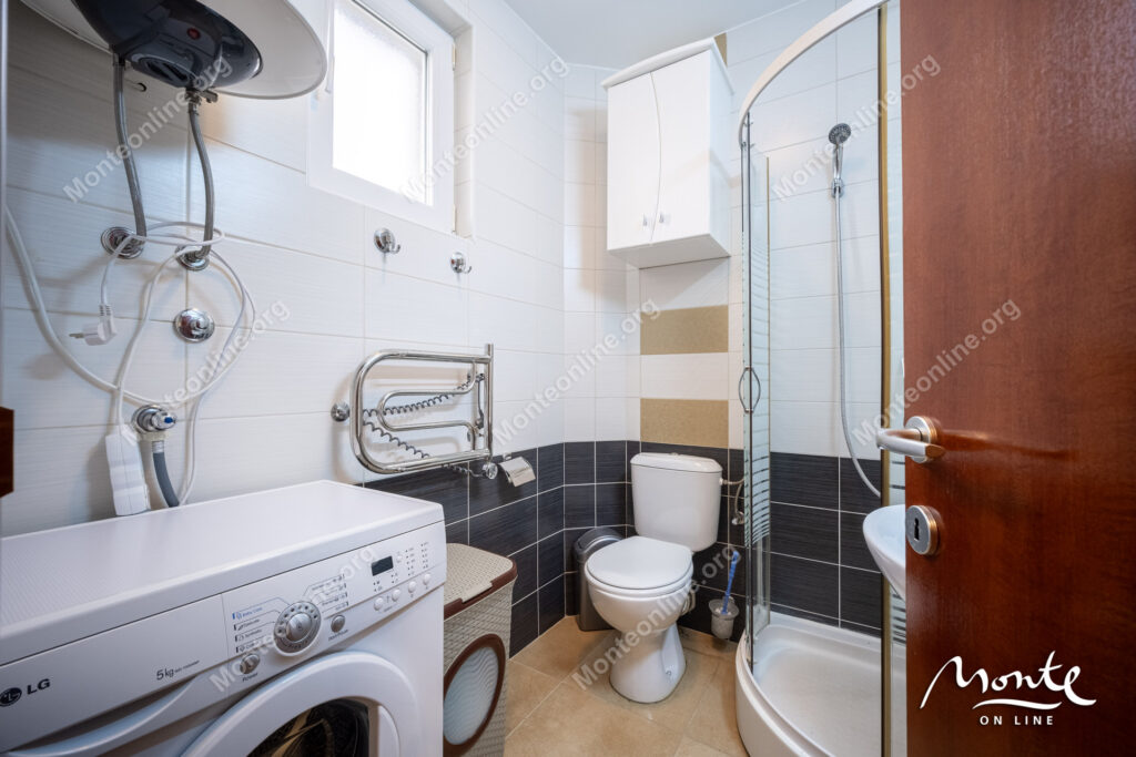 Udoban dvosoban stan s pogledom na more u Bečićima 15