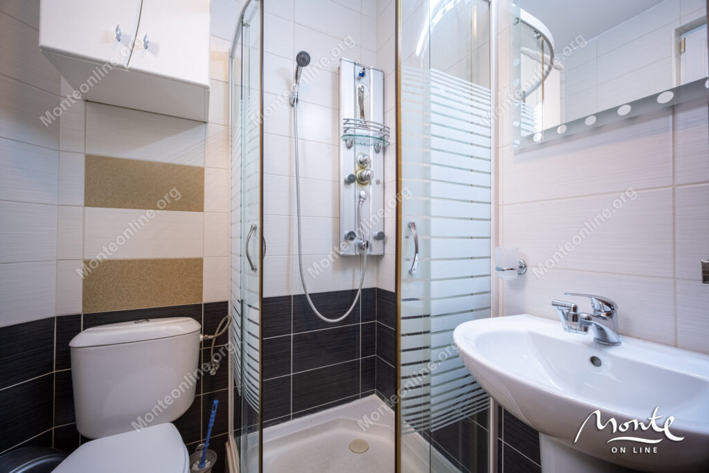 Udoban dvosoban stan sa pogledom na more u Bečićima 17