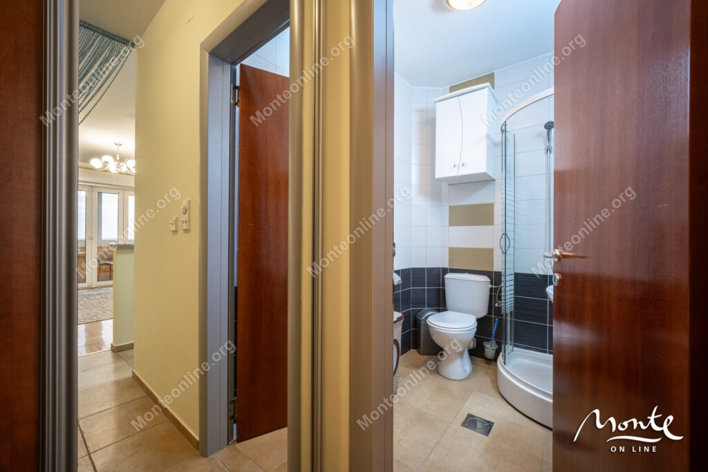 Udoban dvosoban stan s pogledom na more u Bečićima 19