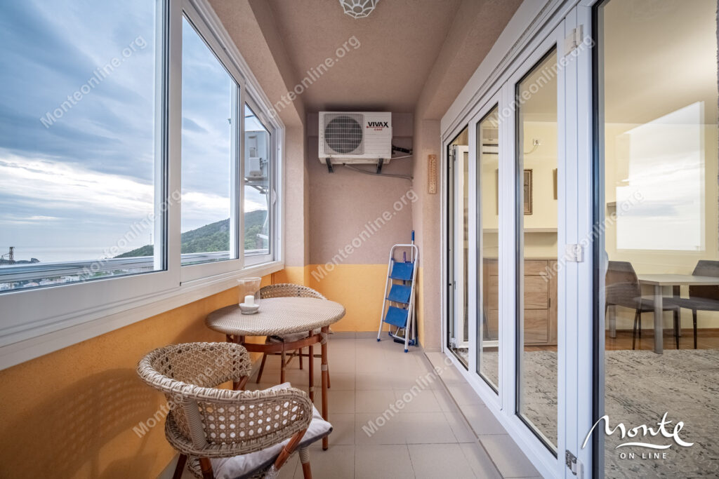 Udoban dvosoban stan sa pogledom na more u Bečićima 21