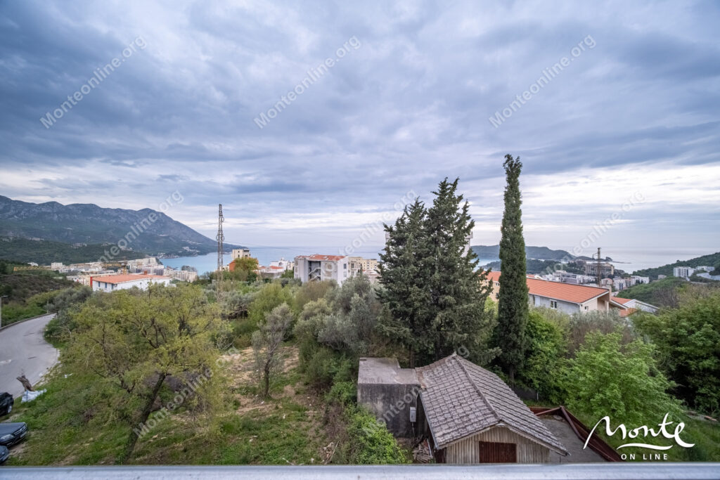 Udoban dvosoban stan sa pogledom na more u Bečićima 22