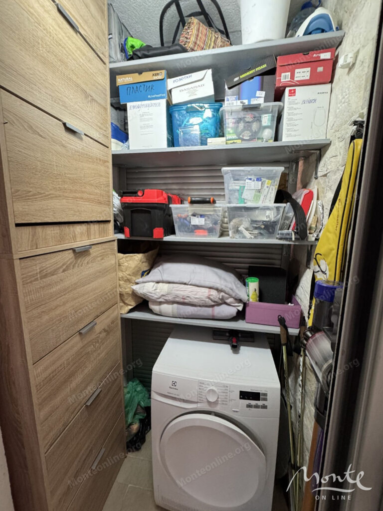 uyutnaya kvartira s 2 spalnyami s vidom na zaliv v dobrote 11