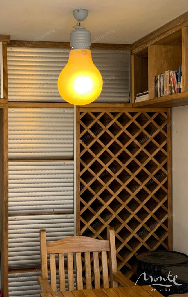 uyutnaya kvartira s 2 spalnyami s vidom na zaliv v dobrote 12