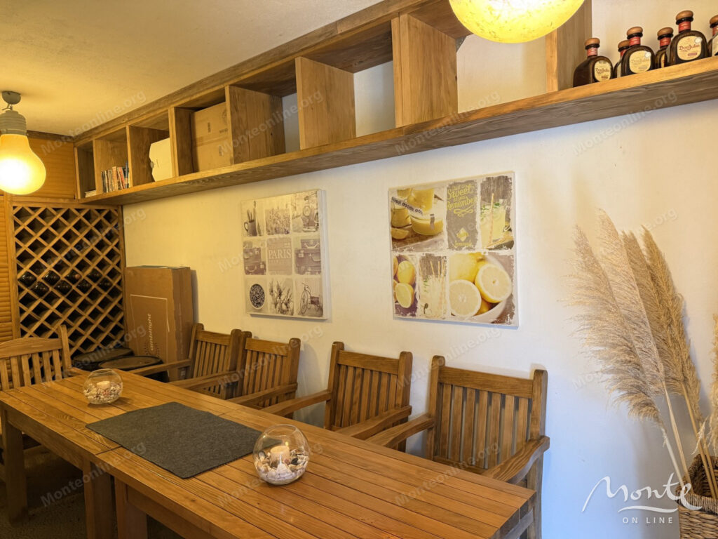 uyutnaya kvartira s 2 spalnyami s vidom na zaliv v dobrote 13