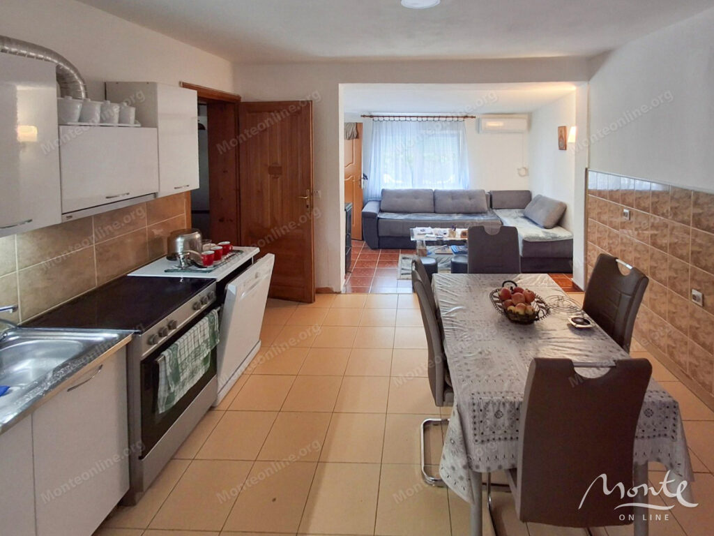 dom na otlichnoj lokaczii s razvitoj infrastrukturoj v podgoricze 03