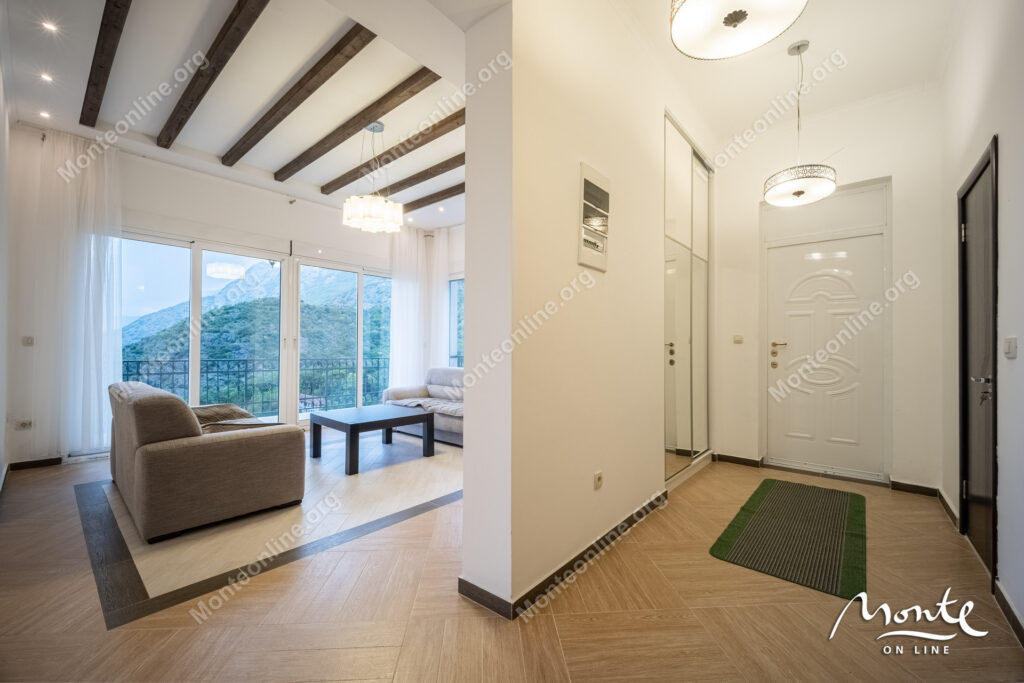 dom v risane s panoramnym vidom na zaliv 14