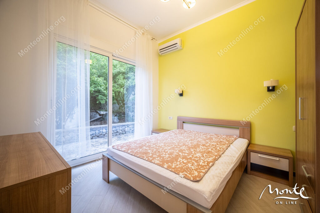 dom v risane s panoramnym vidom na zaliv 15