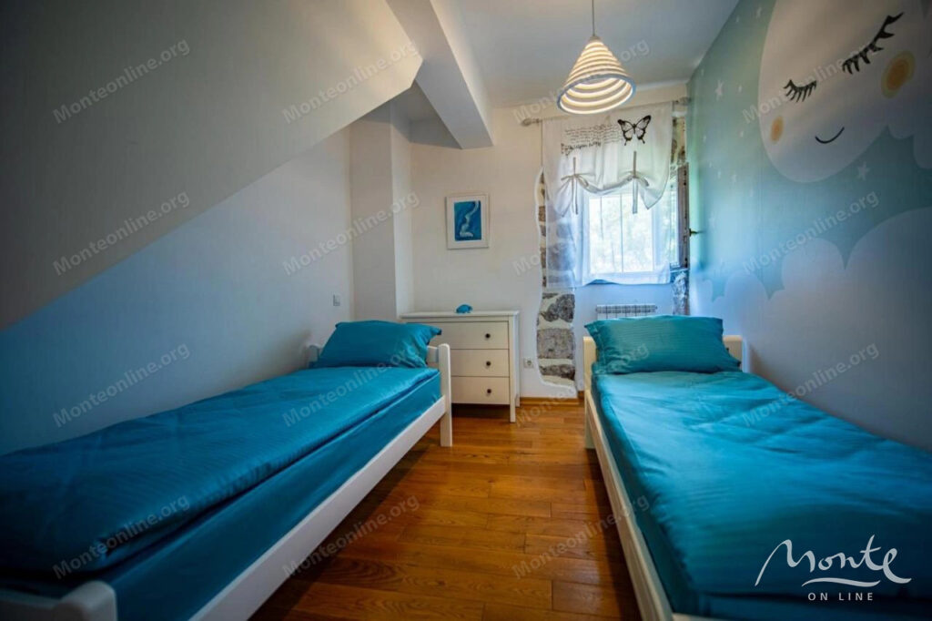 otrestavrirovannyj kamennyj dom s bassejnom na lushticze 20