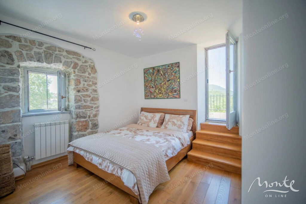 otrestavrirovannyj kamennyj dom s bassejnom na lushticze 23