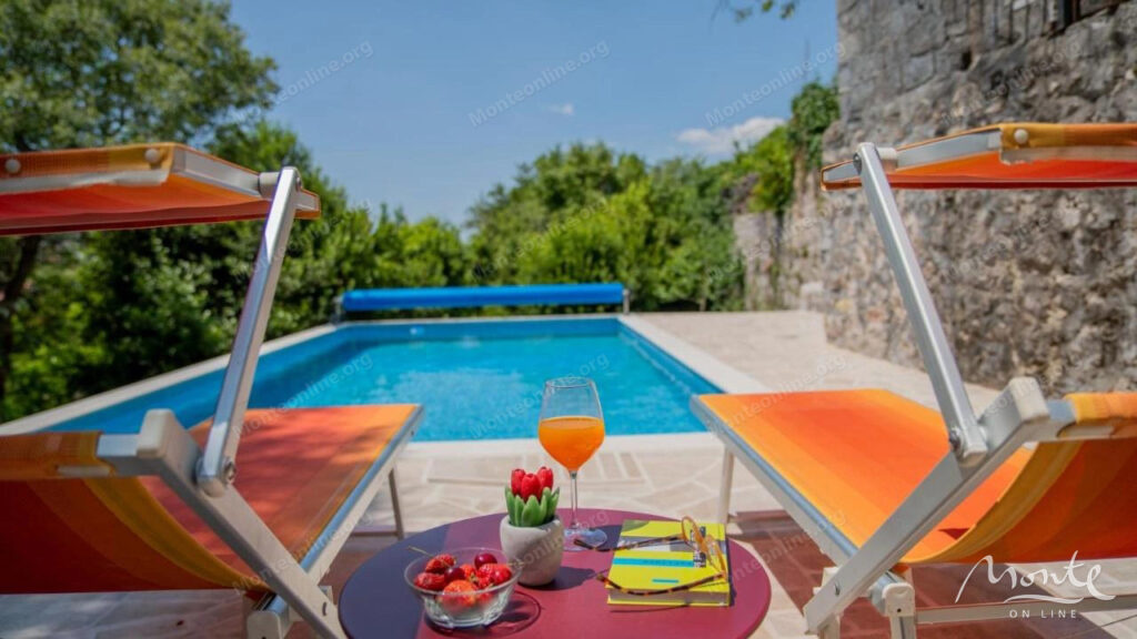 otrestavrirovannyj kamennyj dom s bassejnom na lushticze 28