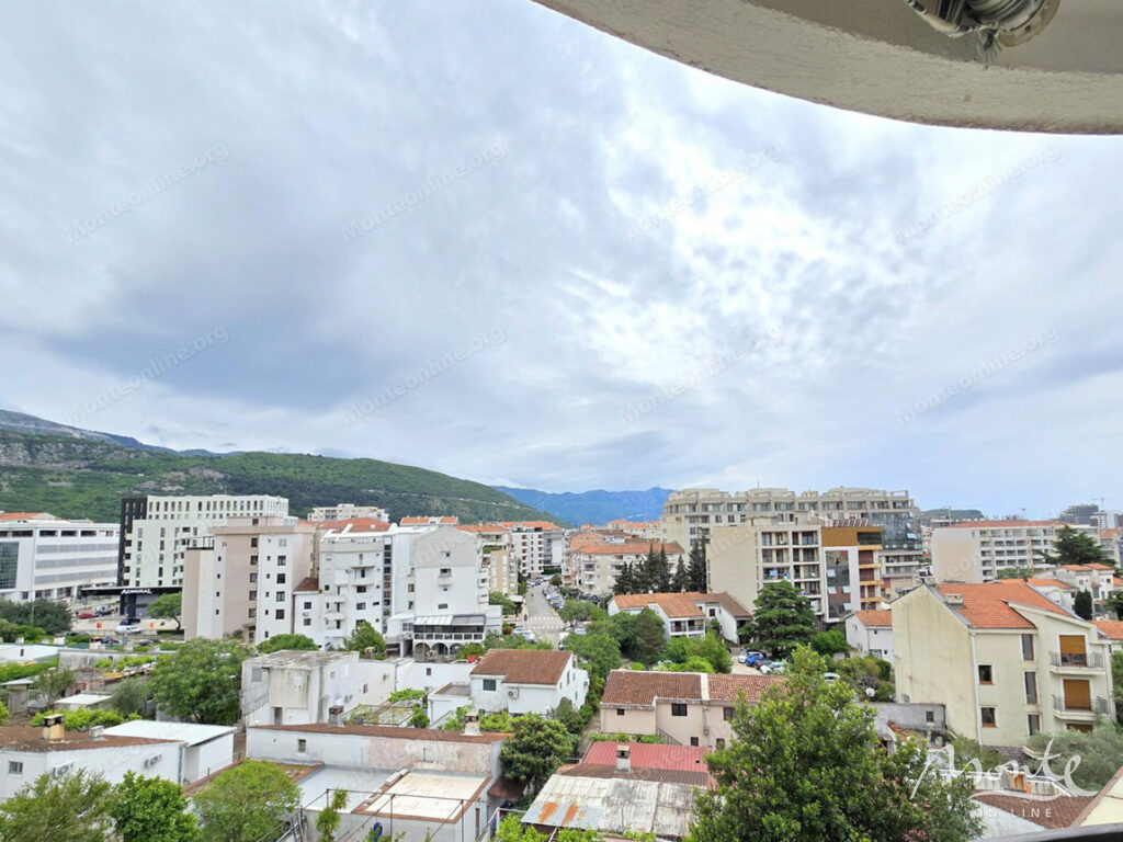 prostornaya sovremennaya kvartira s 1 spalnej v rajone dubovicza budva 17