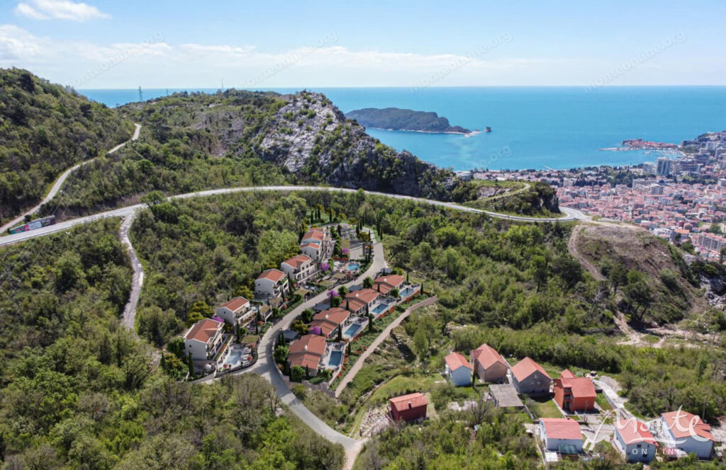 sovremennaya villa s bassejnom v eko komplekse v prigorode budvy 08