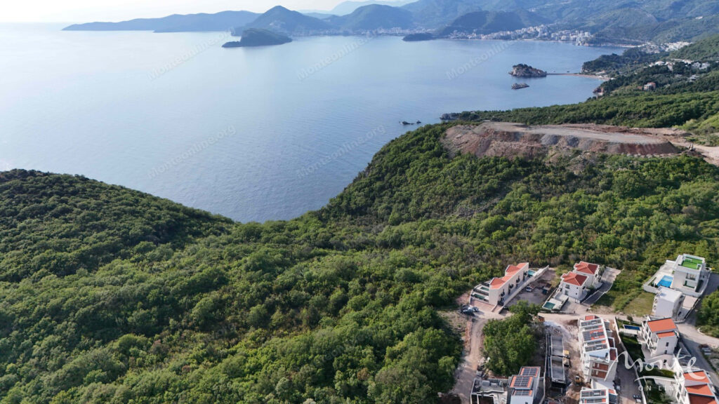 Urbanizovana parcela u Reževičima za trospratnu vilu pored mora 03