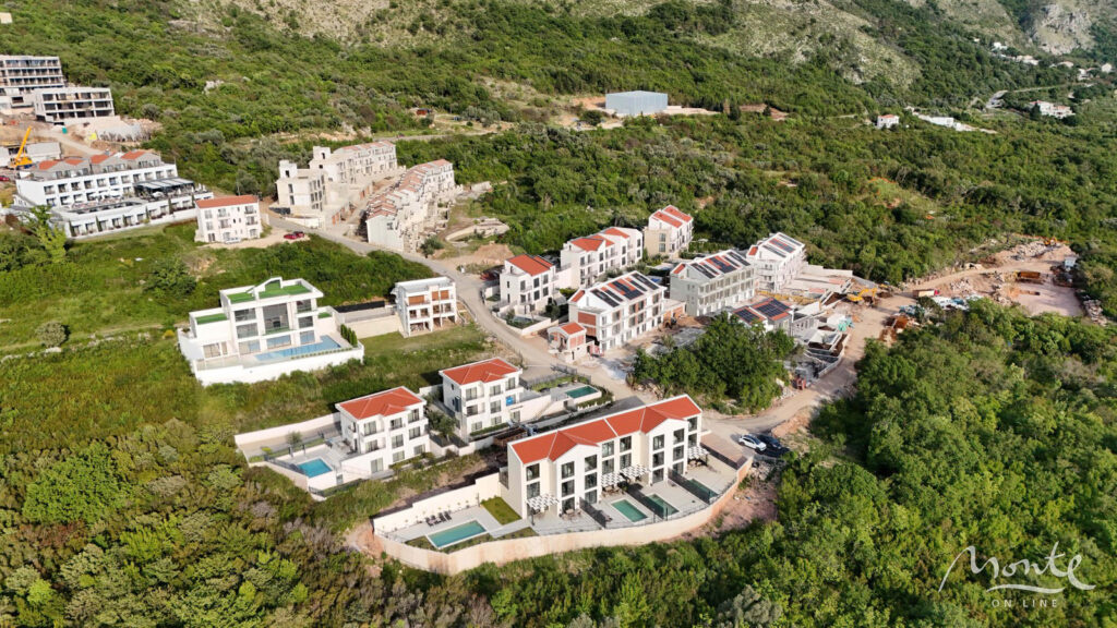 Urbanizovana parcela u Reževičima za trospratnu vilu pored mora 05