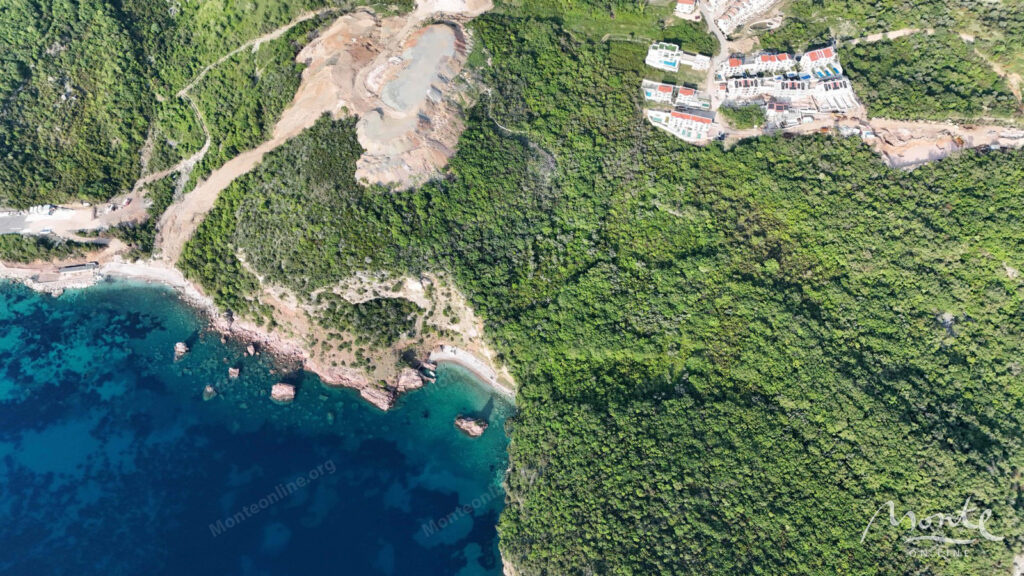 Urbanizovana parcela u Reževičima za trospratnu vilu pored mora 08