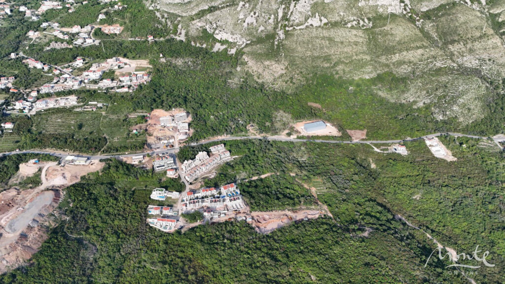 Urbanizovana parcela u Reževičima za trospratnu vilu pored mora 10