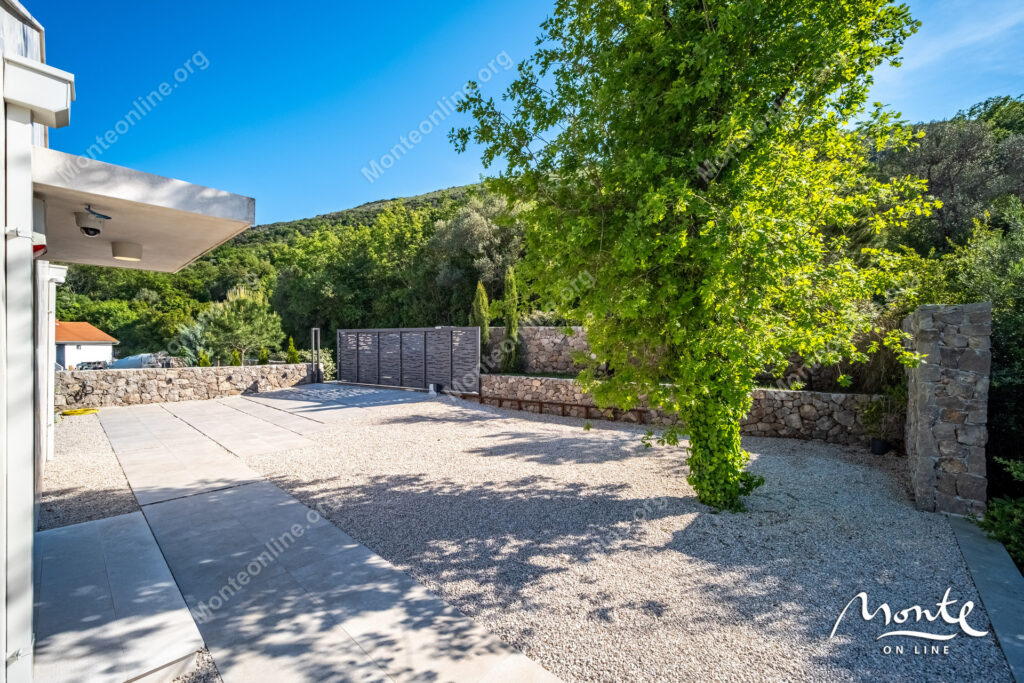villa na poluostrove lushticza garmoniya prirody uedineniya i panoramnogo vida na more 17