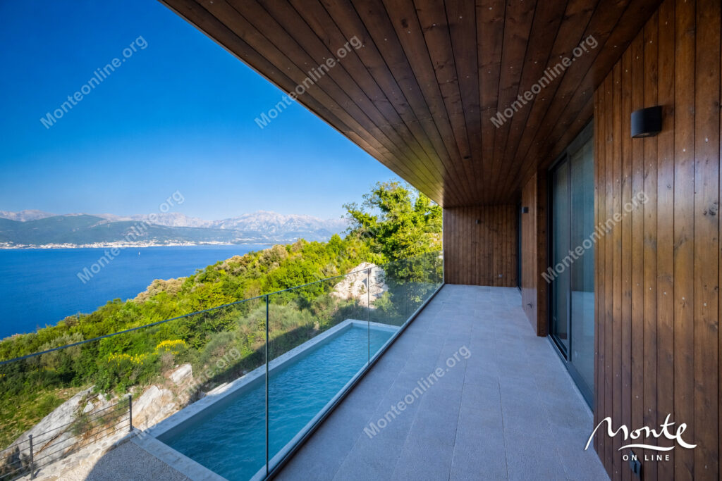 villa s bassejnom na poluostrove lushticza garmoniya prirody i panoramnogo vida na more 01