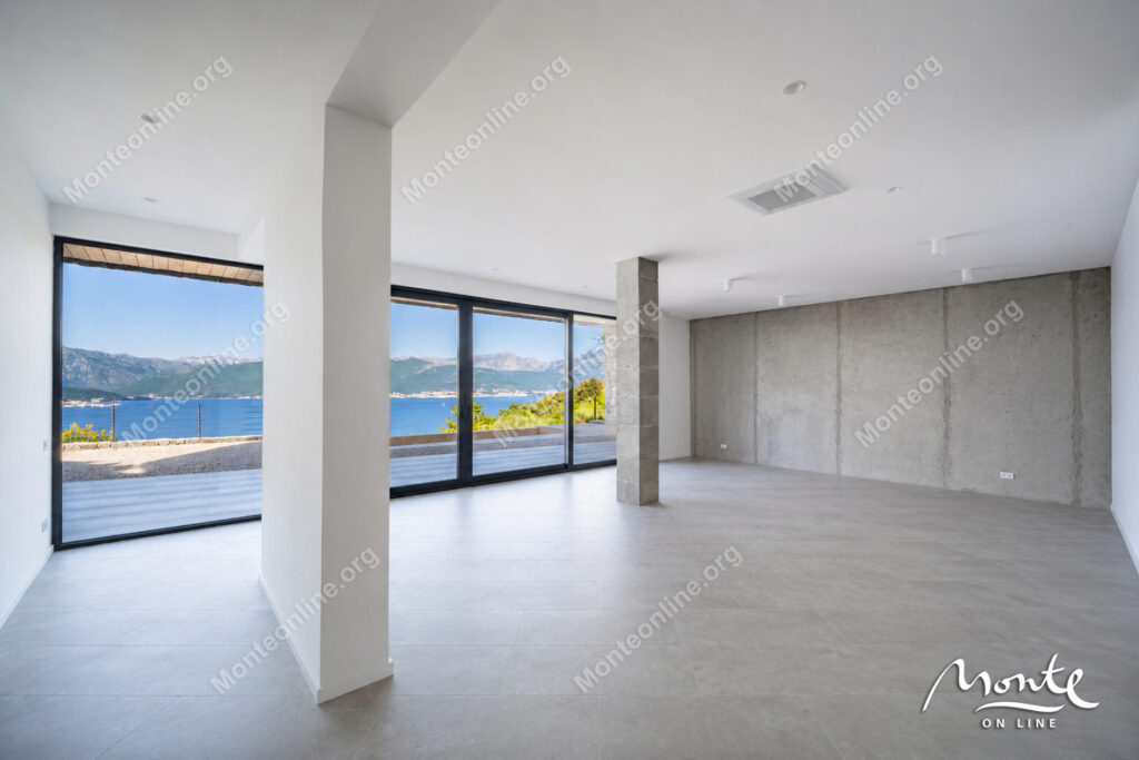 villa s bassejnom na poluostrove lushticza garmoniya prirody i panoramnogo vida na more 03