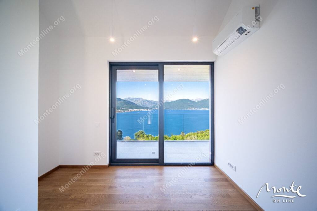 villa s bassejnom na poluostrove lushticza garmoniya prirody i panoramnogo vida na more 04