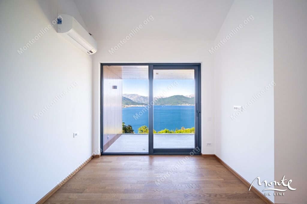 villa s bassejnom na poluostrove lushticza garmoniya prirody i panoramnogo vida na more 06