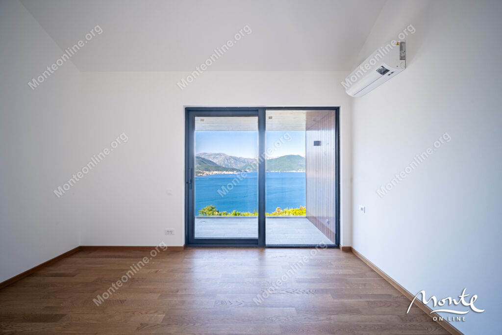 villa s bassejnom na poluostrove lushticza garmoniya prirody i panoramnogo vida na more 07