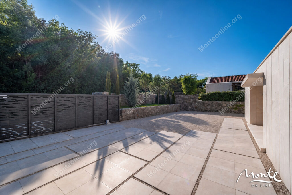 villa s bassejnom na poluostrove lushticza garmoniya prirody i panoramnogo vida na more 15