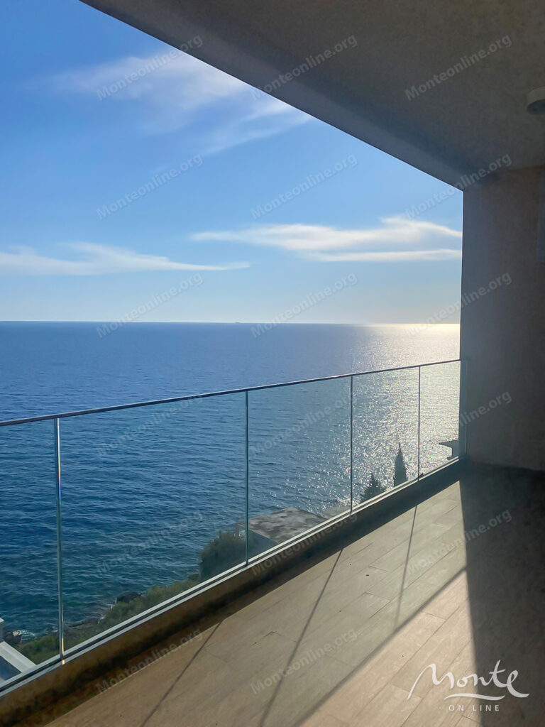 apartamenty s 2 spalnyami na pervoj linii morya s privatnym plyazhem 01