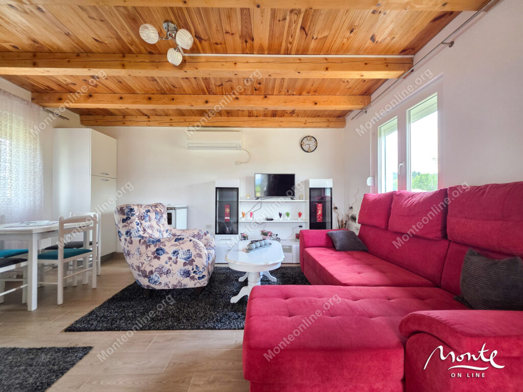 dva uyutnyh doma v zhivopisnom rajone zhablyaka 08