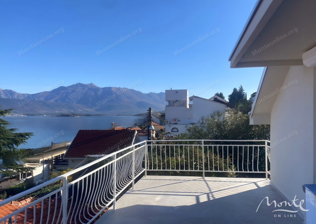 dvuhetazhnyj dom s dvumya apartamentami v 50 metrah ot morya krashichi 01