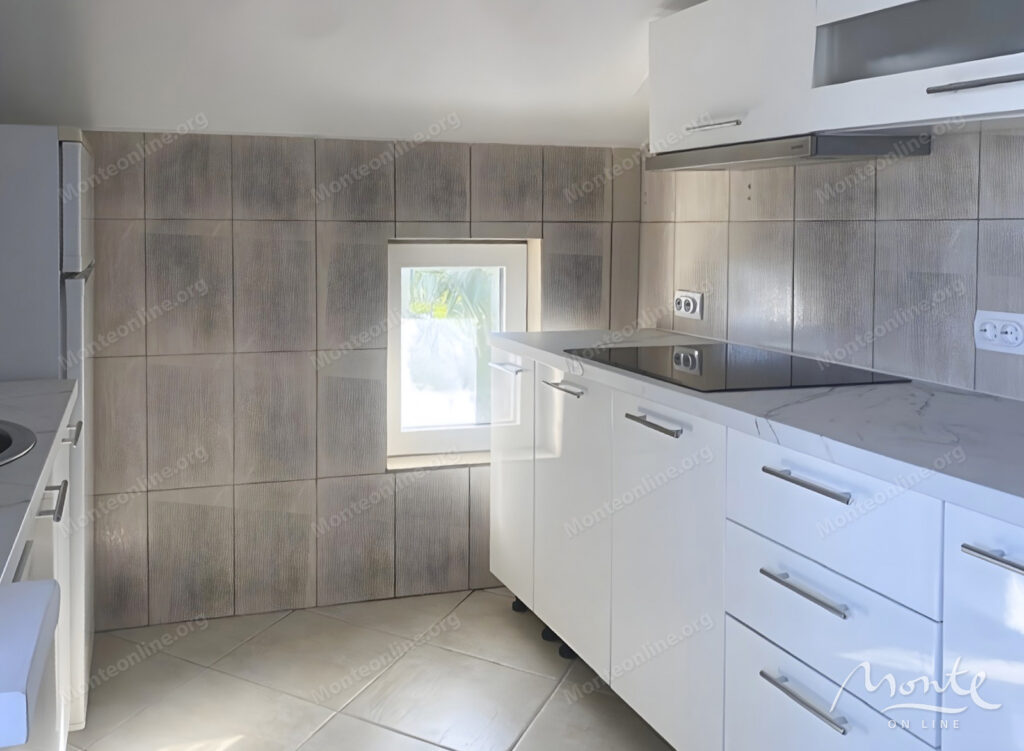dvuhetazhnyj dom s dvumya apartamentami v 50 metrah ot morya krashichi 07