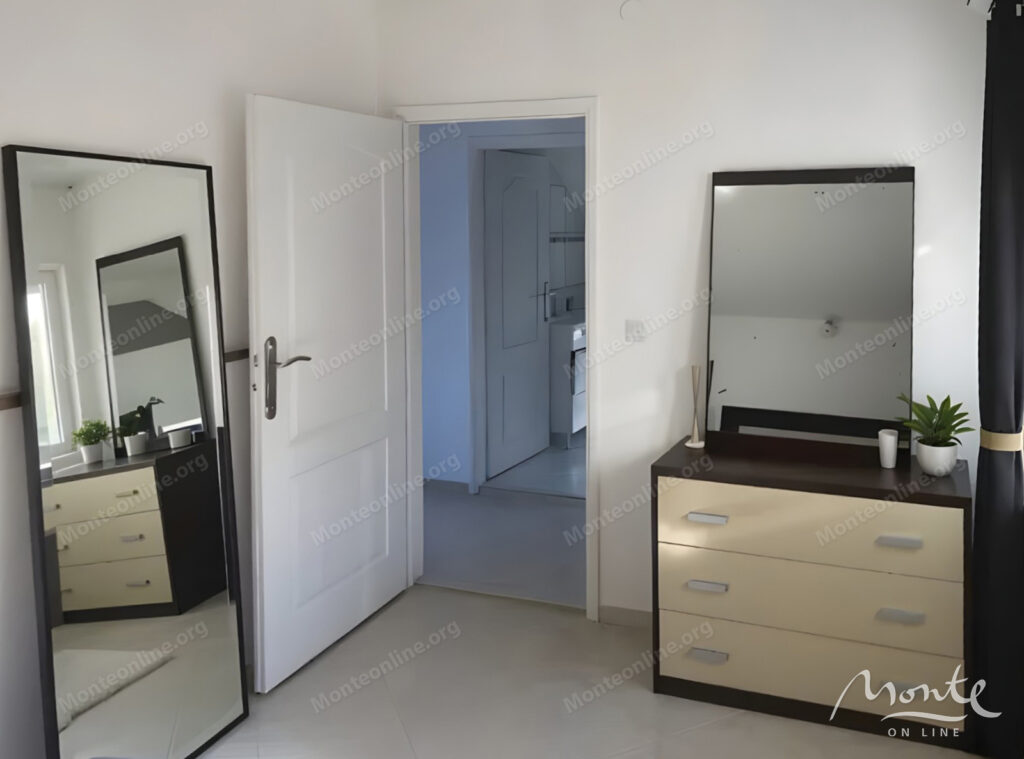 dvuhetazhnyj dom s dvumya apartamentami v 50 metrah ot morya krashichi 09