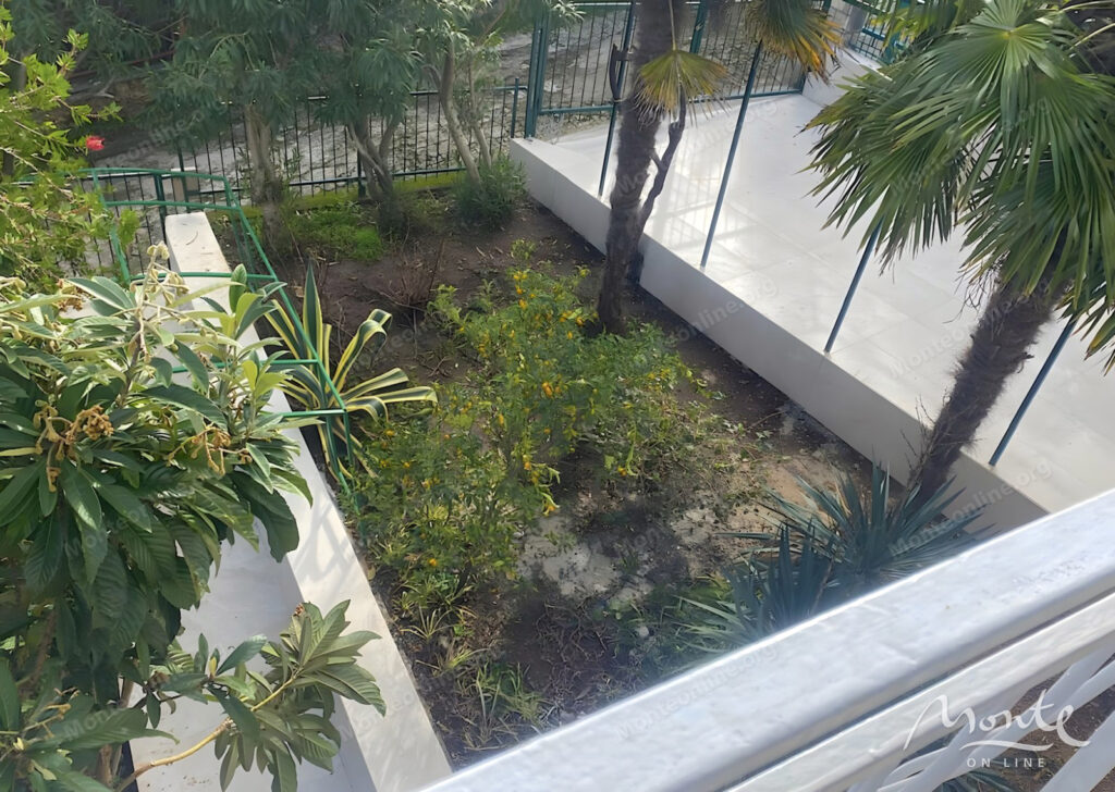 dvuhetazhnyj dom s dvumya apartamentami v 50 metrah ot morya krashichi 13