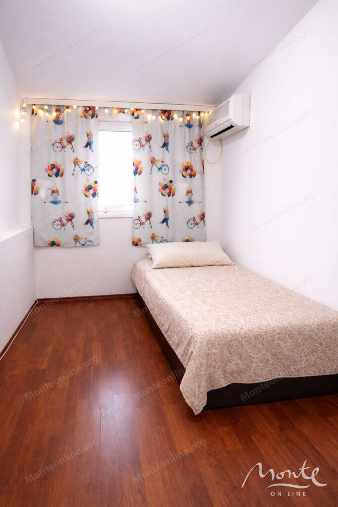 Furnished three-bedroom apartment in the very center of Podgoriczy 07