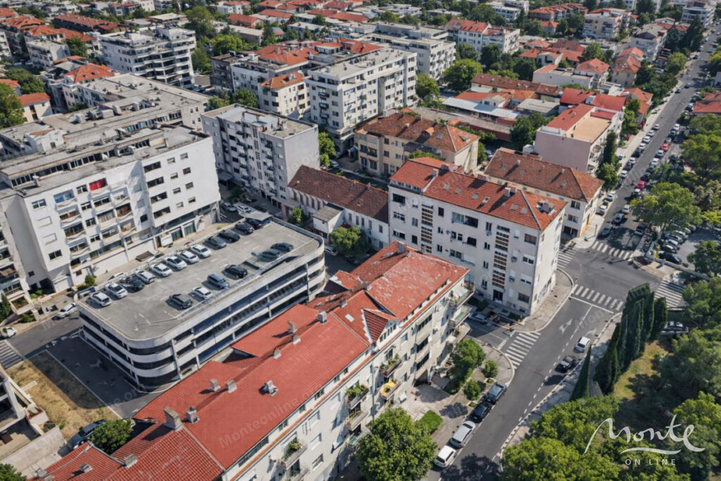 Furnished three-bedroom apartment in the very center of Podgoricze 13