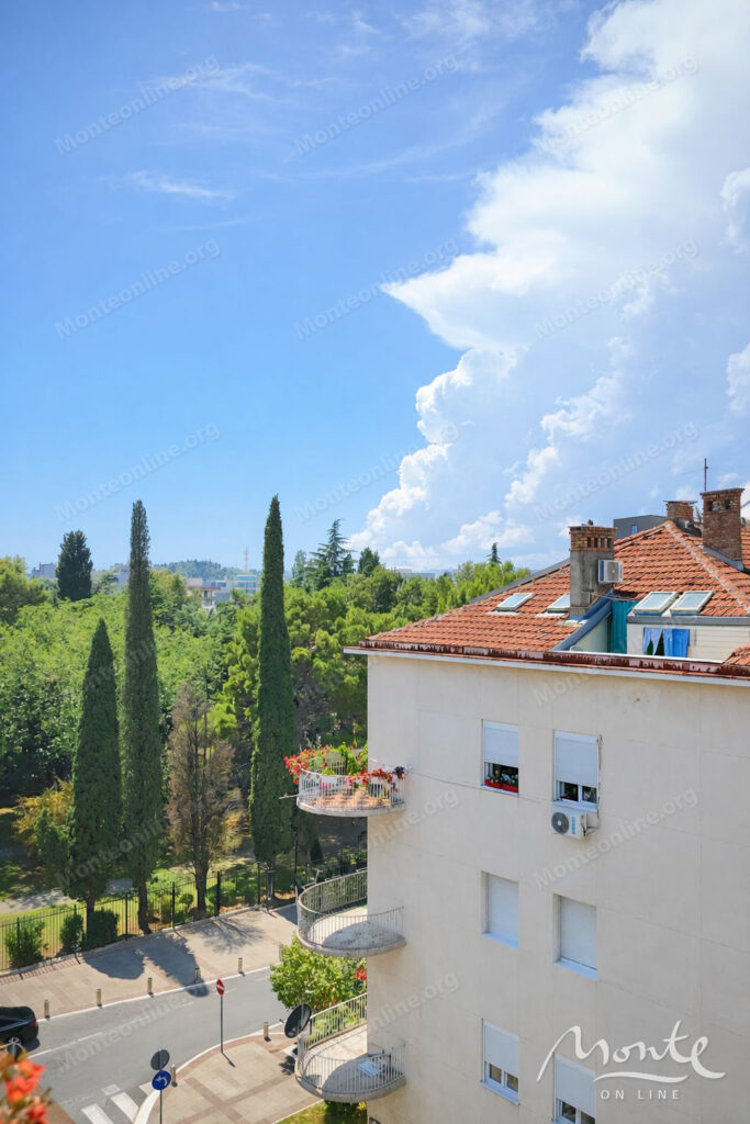 Furnished three-bedroom apartment in the very center of Podgoricze 16