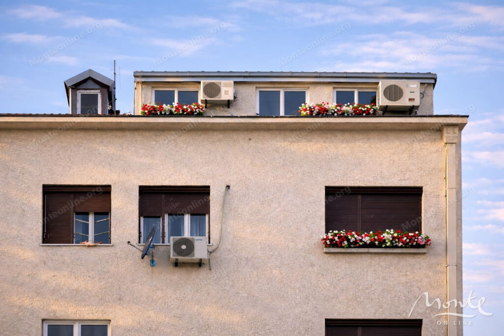 Furnished three-bedroom apartment in the very center of Podgoriczy 17
