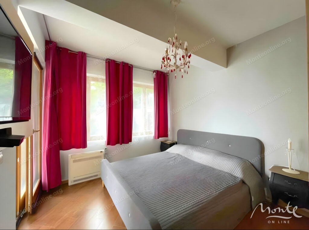 prostornaya kvartira s 2 spalnyami s panoramnym vidom na more v dobrote 05