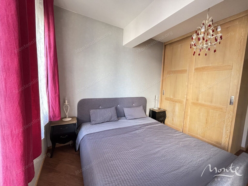 prostornaya kvartira s 2 spalnyami s panoramnym vidom na more v dobrote 06