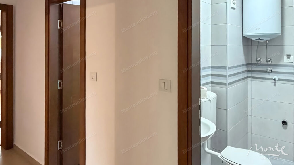prostornaya kvartira s 2 spalnyami v sovremennom dome podgoricza 10